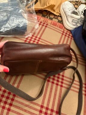 Compact Brown Leather Crossbody Bag with Adjustable Strap